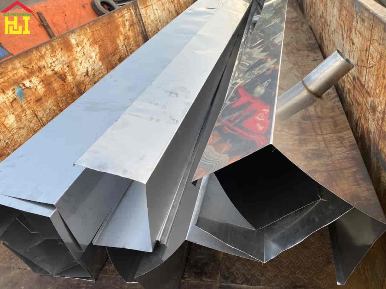 mang-xoi-ton-xay-dung Máng xối tôn Hoa Sen