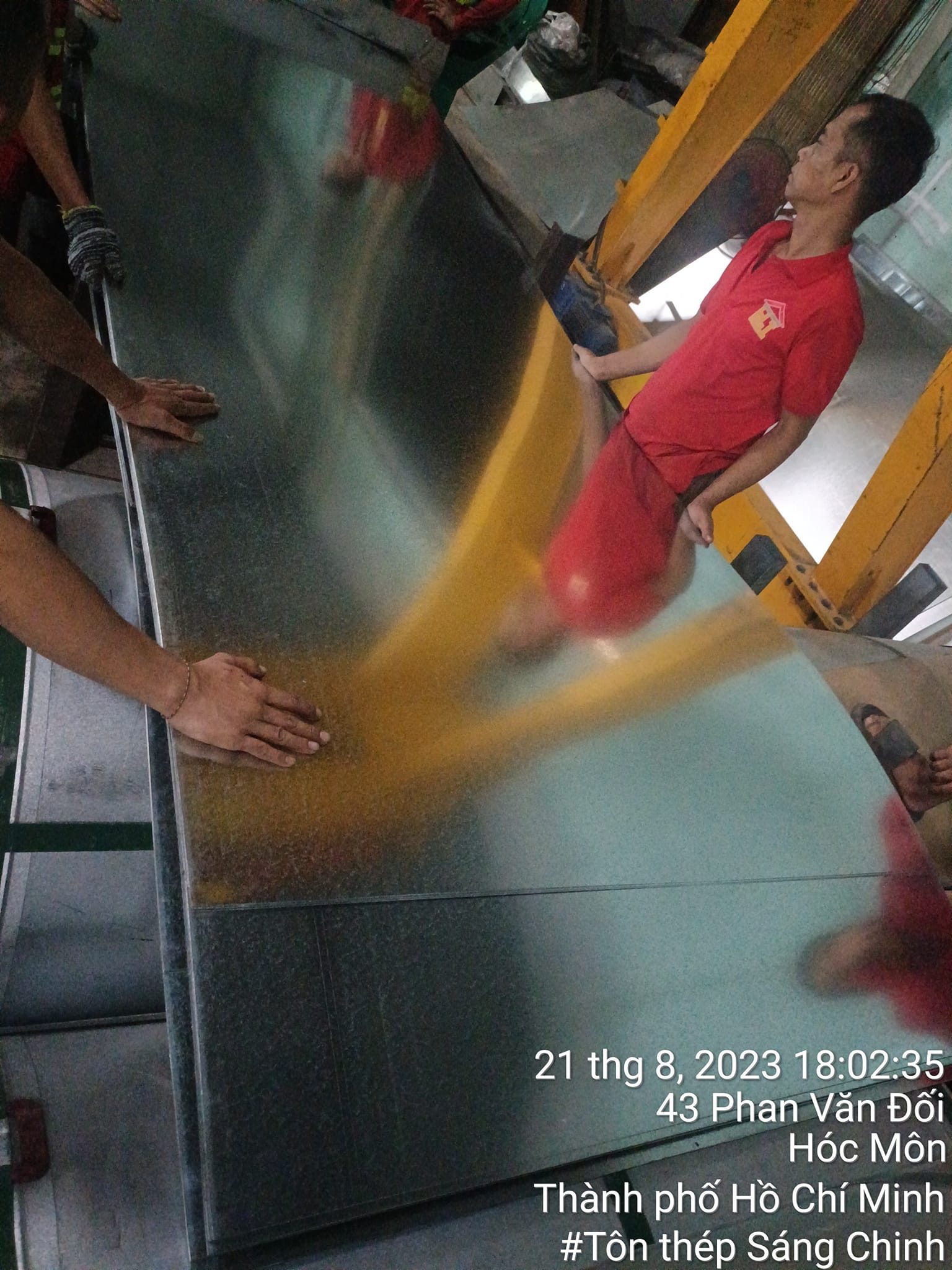 ton-kem-ton-thep-sang-chinh-4 Hình 4: Tôn kẽm tại Tôn Thép Sáng Chinh