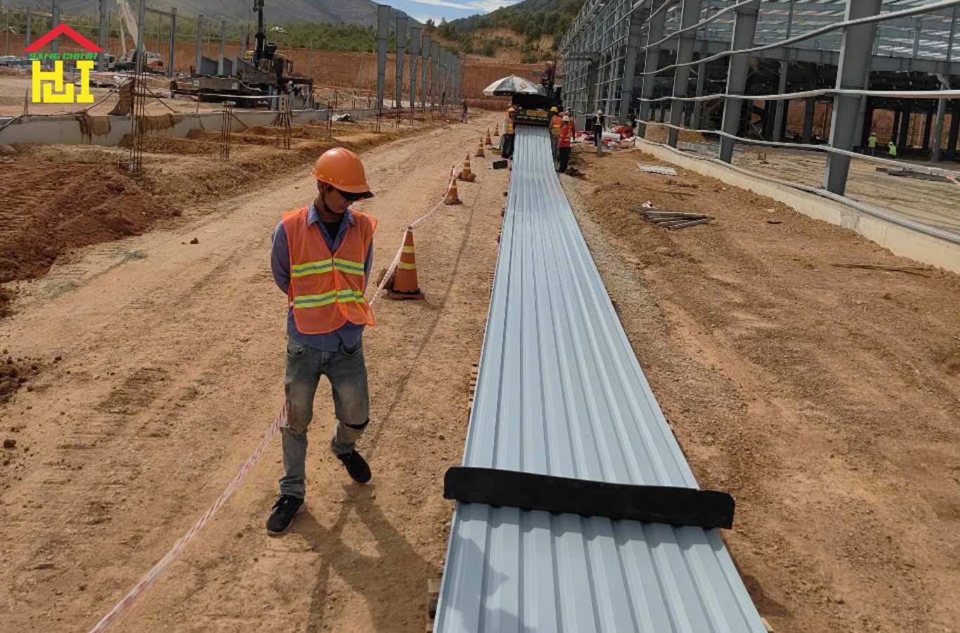 Dự án cán sóng tôn tại công trình